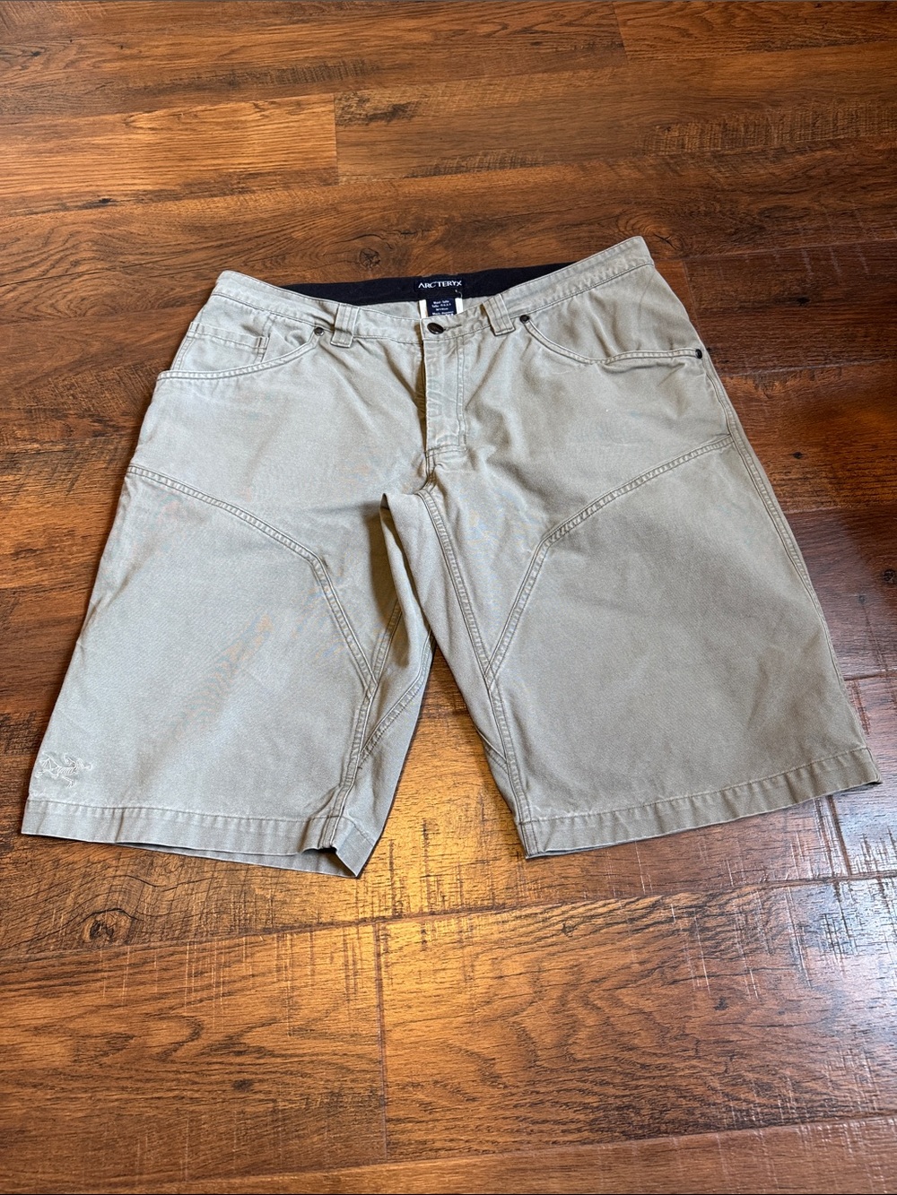 Men’s Arc’teryx brand canvas shorts in size 36W 12” inseam.